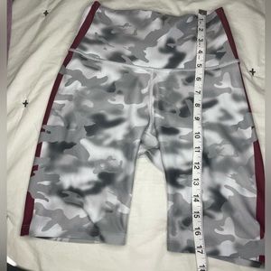 Wear It To Heart gray camo biker shorts with burgundy side stripe. size Small